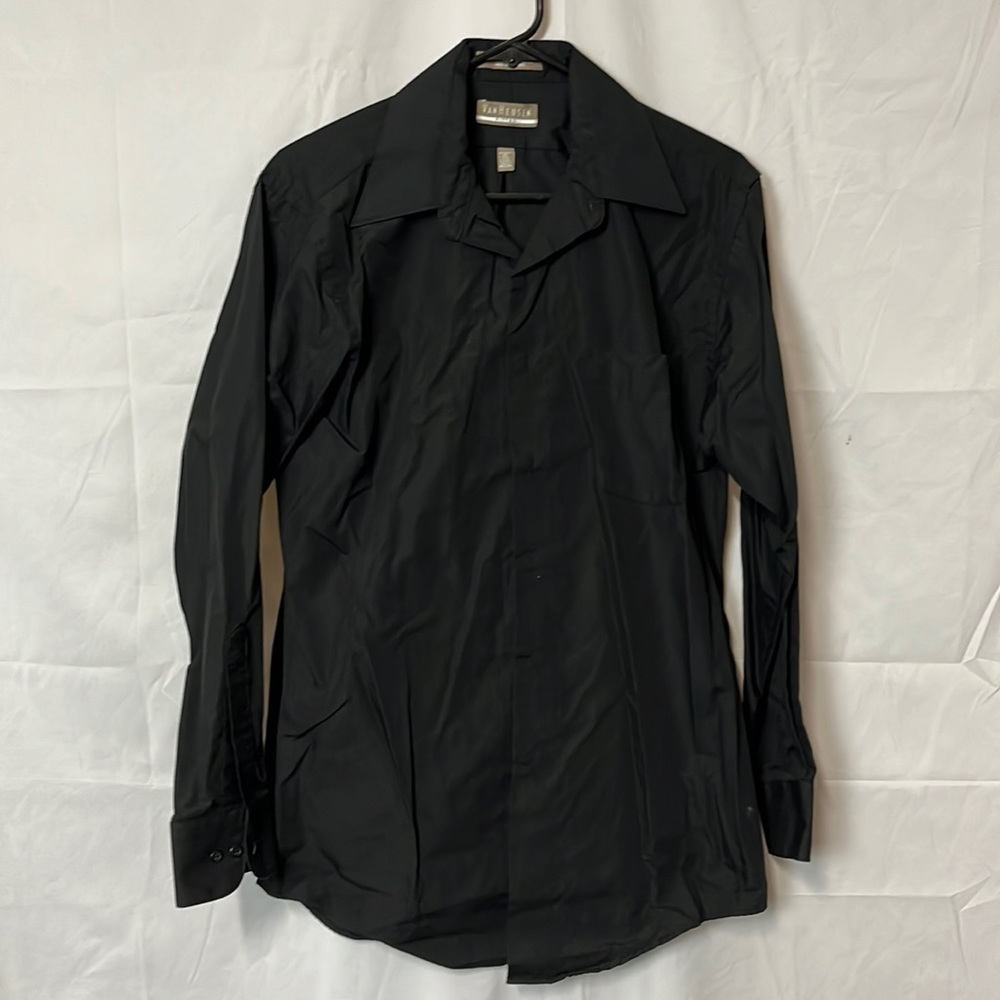 MEN’S Van Heusen dress shirt